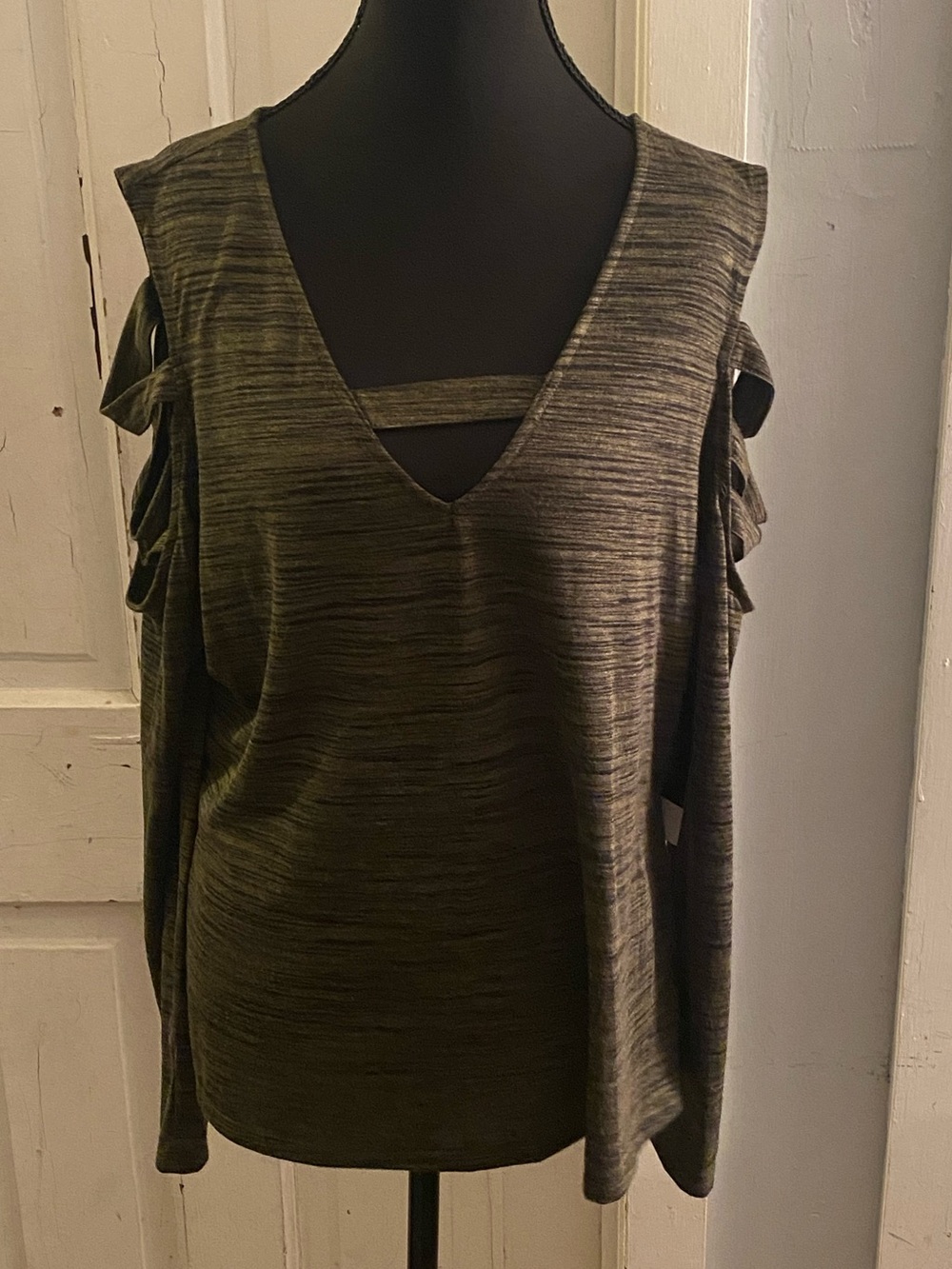 Rock & Republic Olive Green Cold-Shoulder Long Sleeve Top